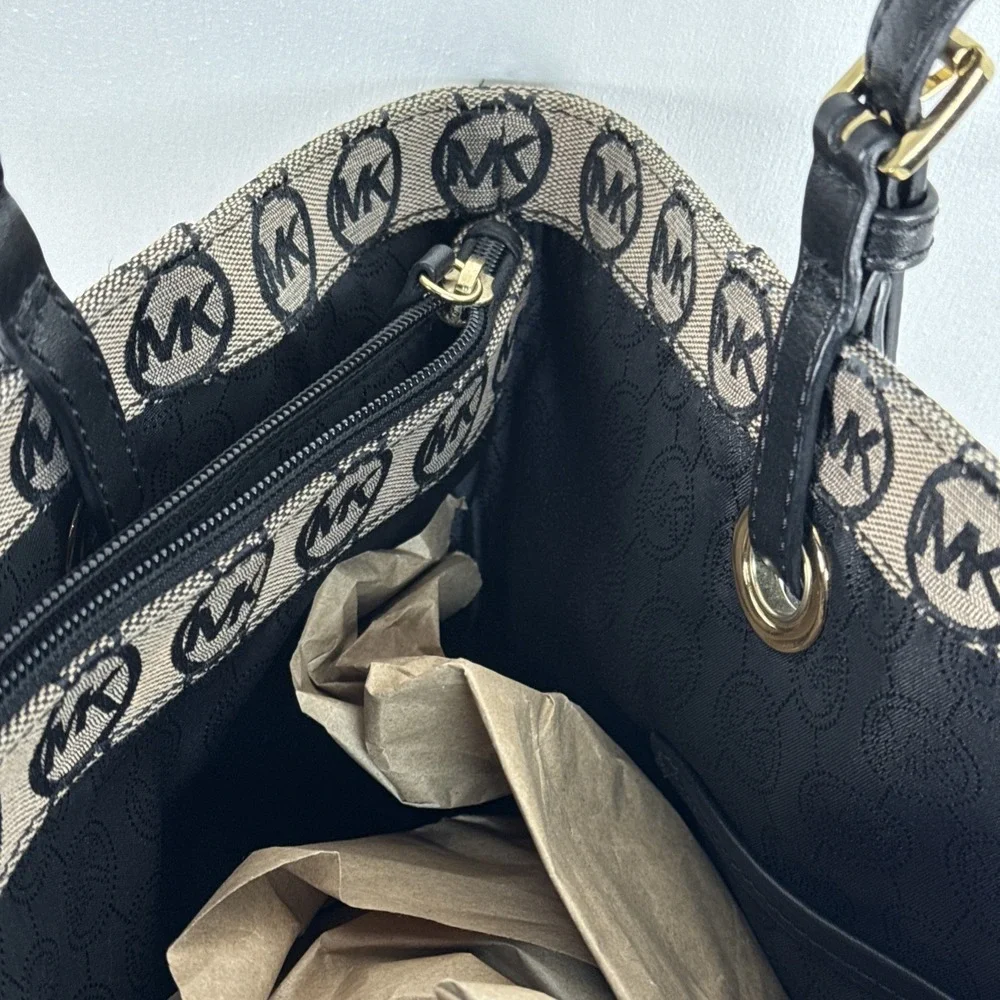 Michael Kors Jet Set Beige & Black Monogram Tote Bag - Picture 10 of 16